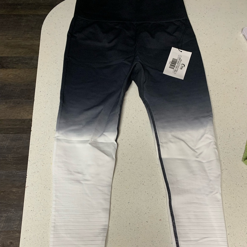 Zyia Active Black and White Ombré leggings